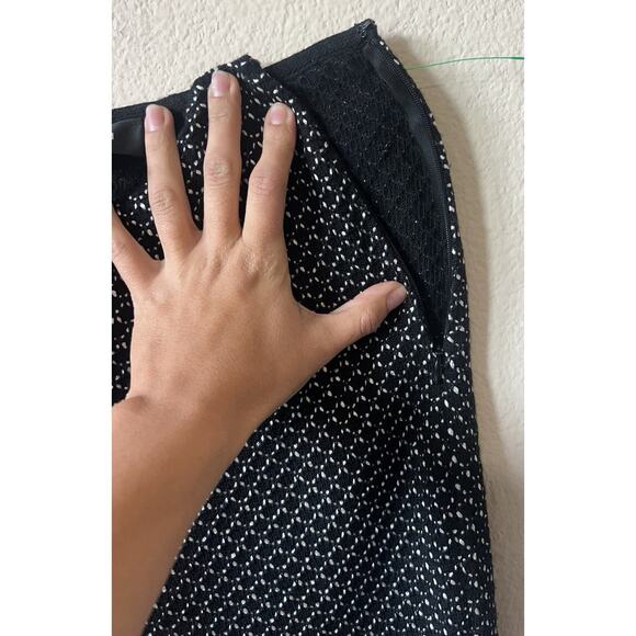 St. John Wool Knit Black White Pencil Skirt Geometric Pattern Career Classic Sz - Picture 6 of 10